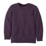Eine Bio "Aran" Strickpullover von Disana aus Merinowolle in der Farbe Aubergine